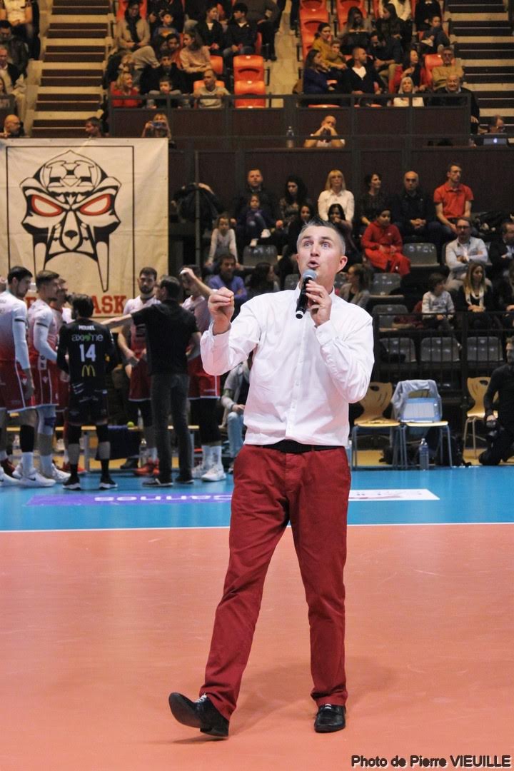 Yoan speaker pour l'AS Cannes Volley