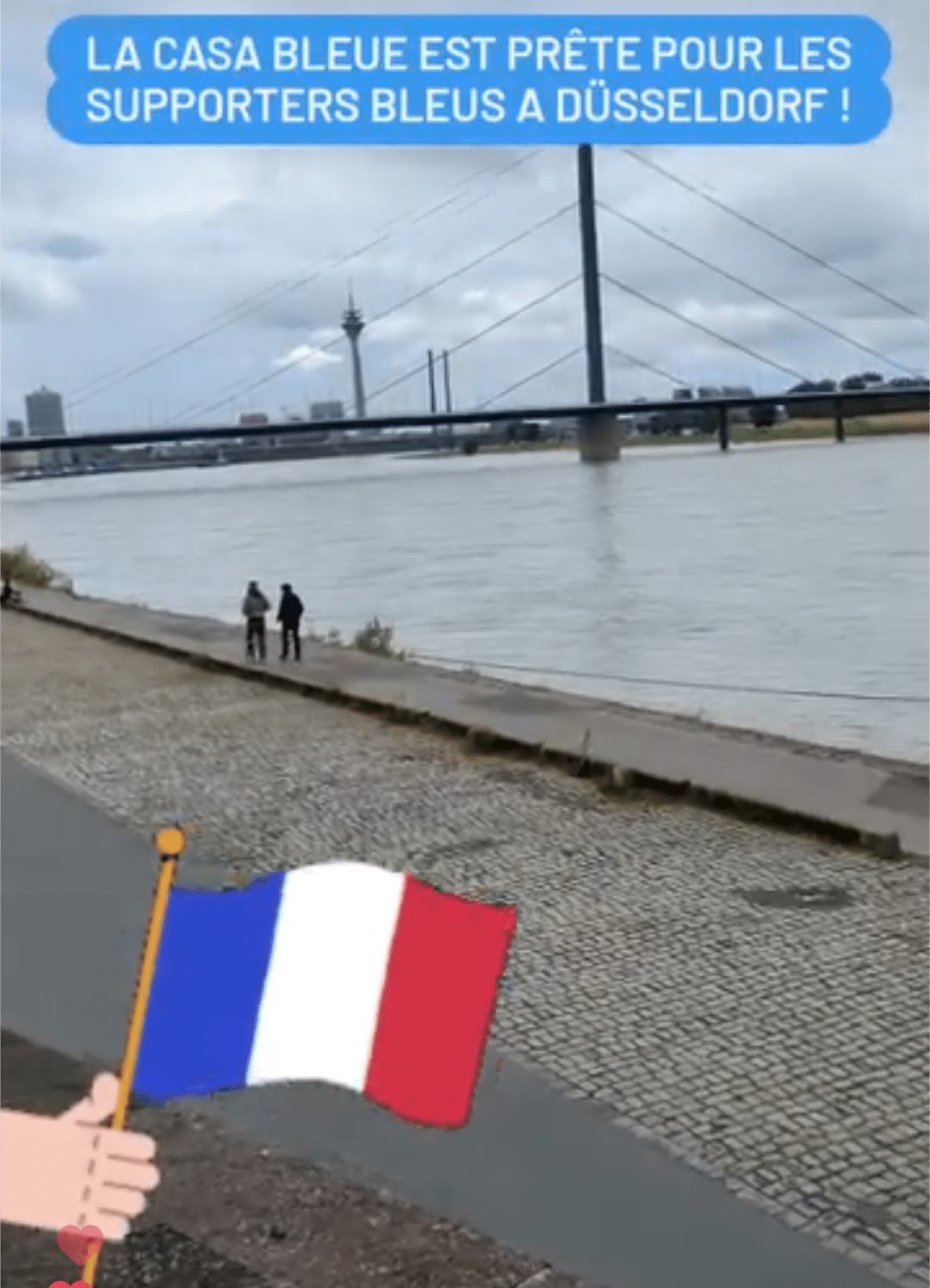 Yoan, animateur micro de la Casa Bleue de Dusseldorf pour l'Euro de football